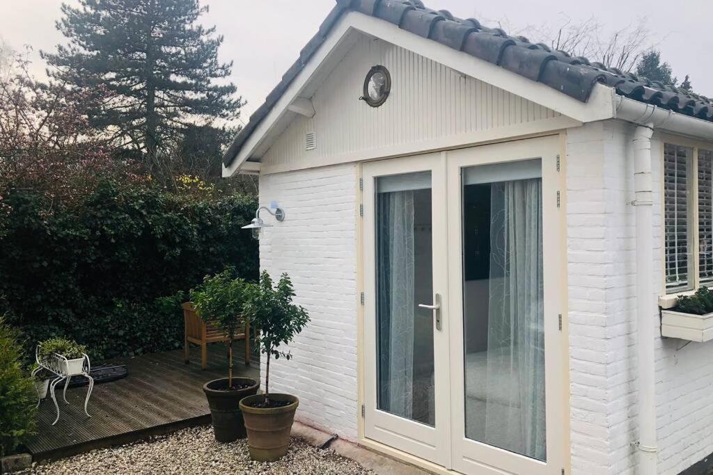 Tiny House In Tuin Van De Statige Villa Mariahof Dordrecht Dış mekan fotoğraf