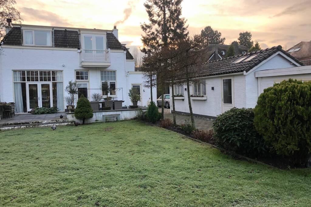 Tiny House In Tuin Van De Statige Villa Mariahof Dordrecht Dış mekan fotoğraf