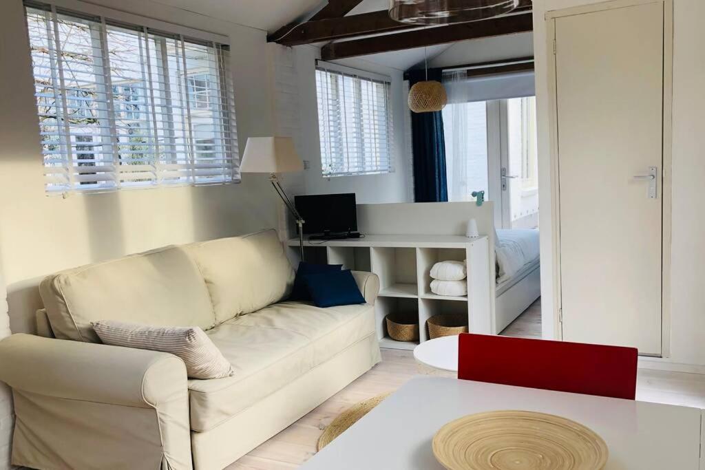 Tiny House In Tuin Van De Statige Villa Mariahof Dordrecht Dış mekan fotoğraf